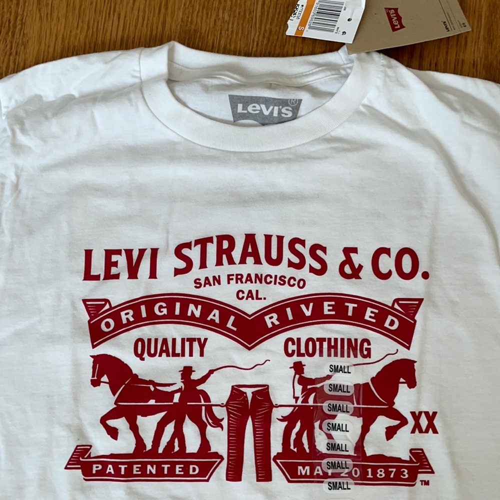 LEVI’s NWT T-Shirt, adult small